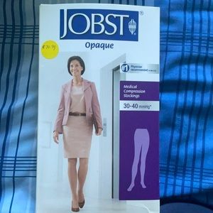 Authorized Distributor
Jobst Opaque Knee High 30-40mmHg
